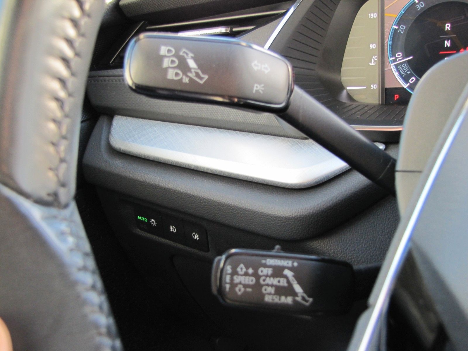 Fahrzeugabbildung SKODA Octavia Combi Tour 2.0 TDI DSG, Standheizung