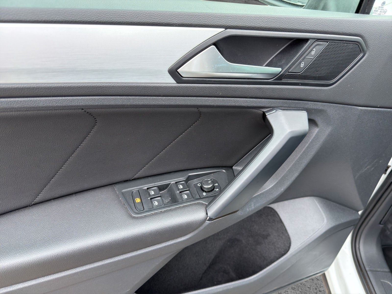 Fahrzeugabbildung Volkswagen Tiguan 4Motion*Navi*Kamera*SitzHZ*Memory*Pano*