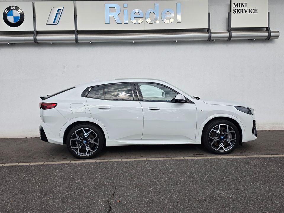 BMW ix2 xDrive30 M SportpaketPro Pano Head-Up DAPro foto 2