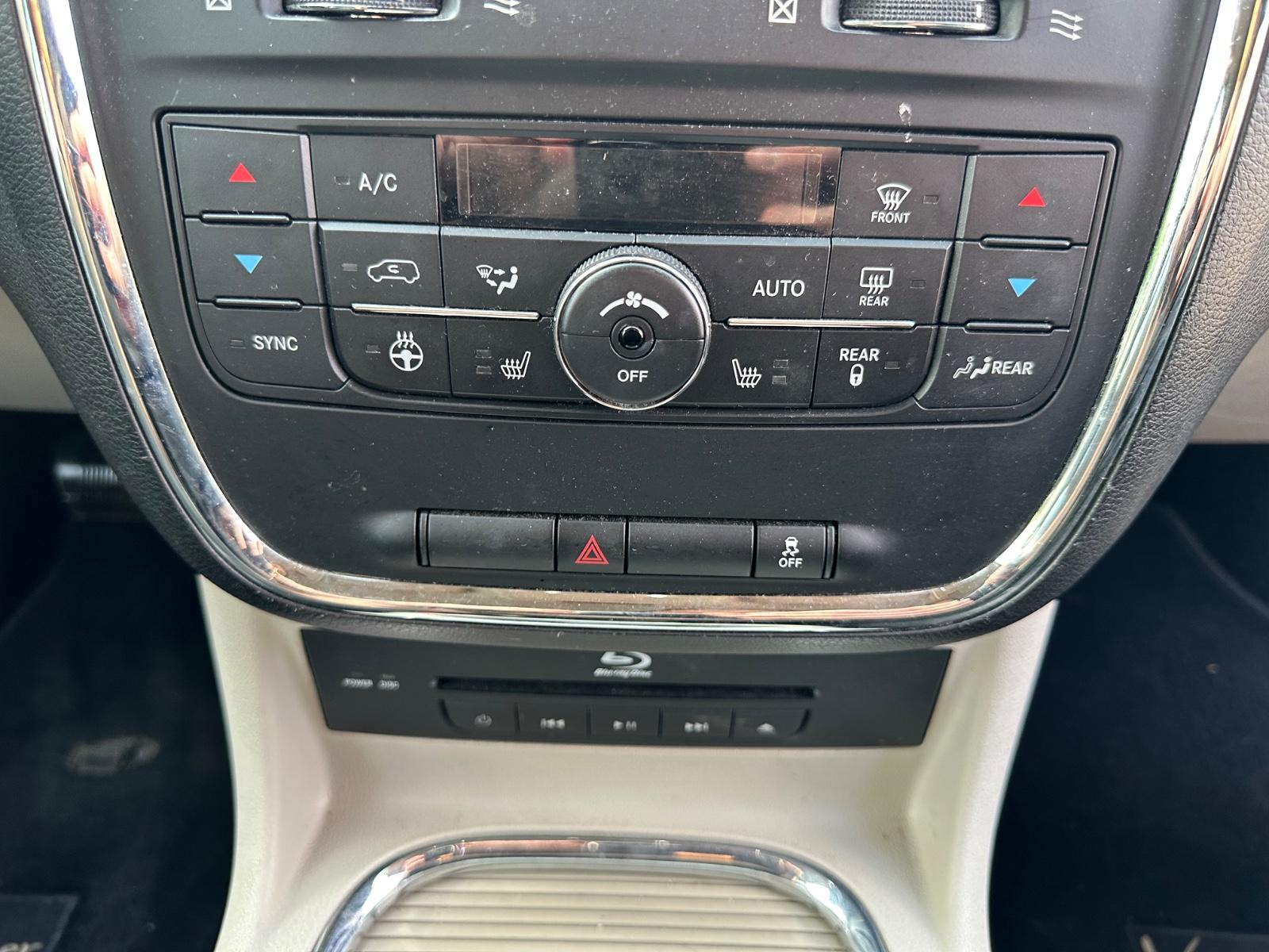 LANCIA VOYAGER 3.6 V6 283ch - PLATINUM - 7 PLACES - SIÈGES CHAUFFANTS - PORTES COULISSANTES ÉLECTRIQUES - CAMÉRA 360°