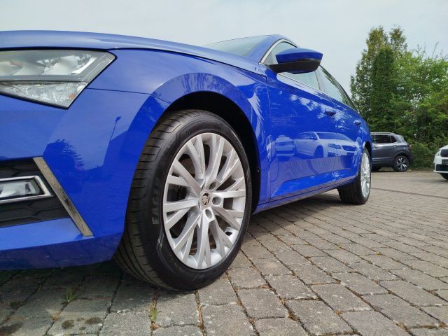 Fahrzeugabbildung SKODA Superb Combi Ambition iVTS115/1.4A6F, Navi