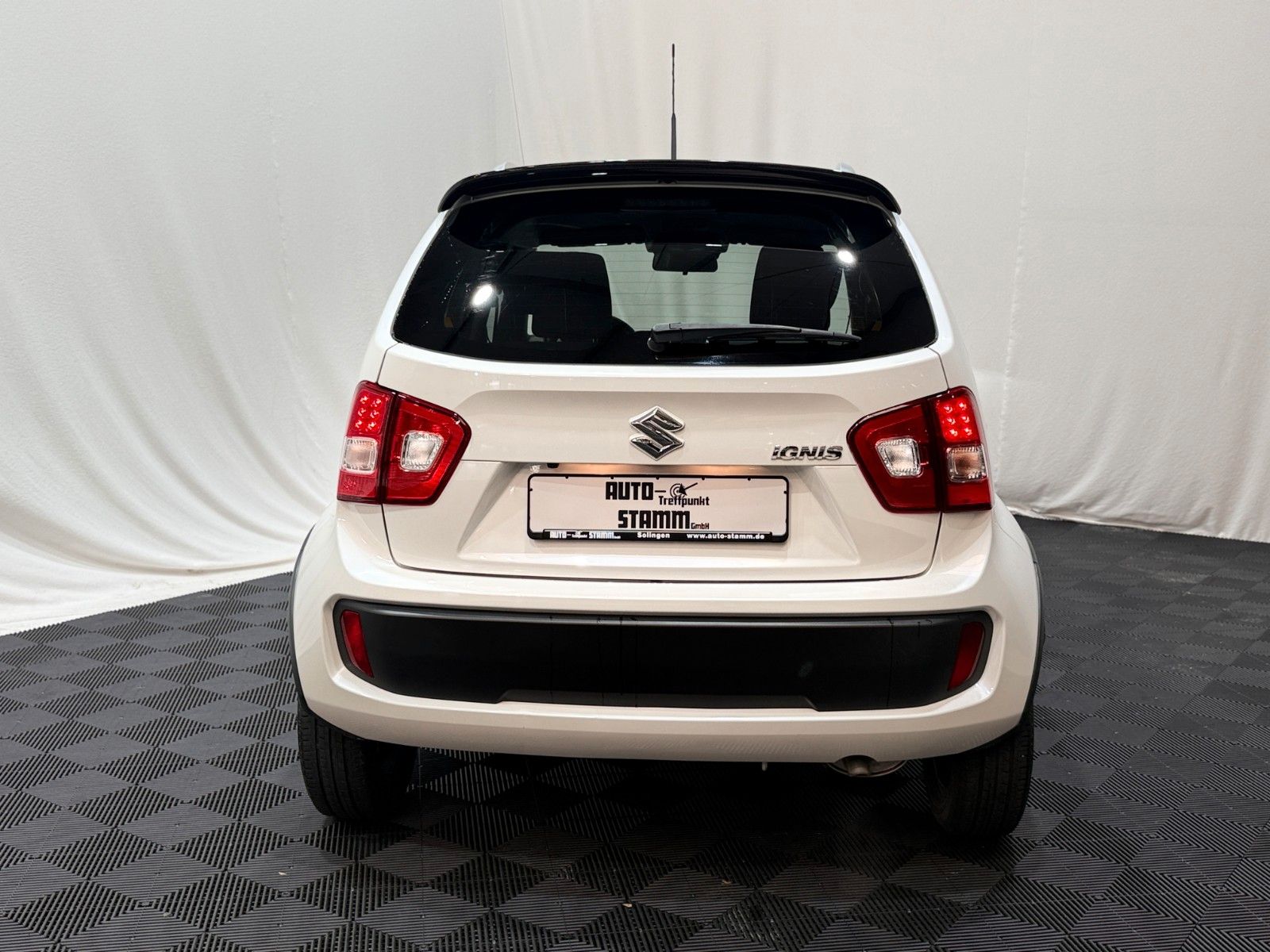 Fahrzeugabbildung Suzuki Ignis Comfort + / NAVI / CAR PLAY / SITZHEIZUNG