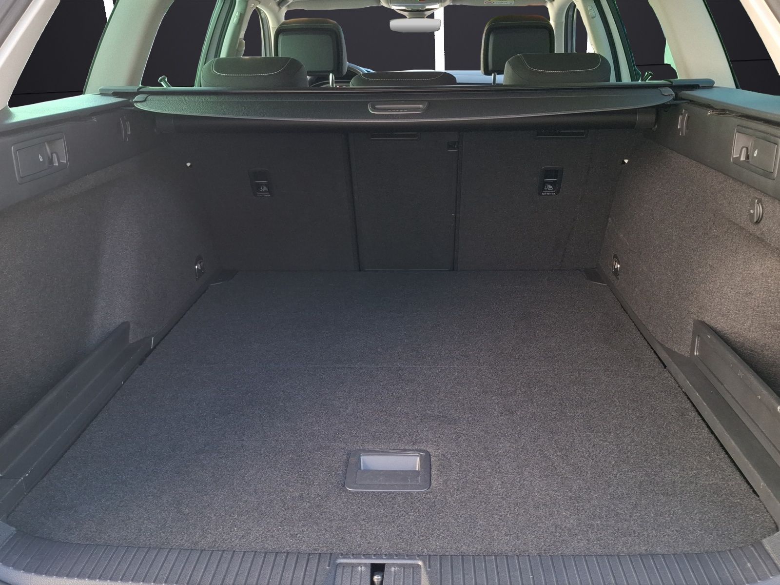 Fahrzeugabbildung Volkswagen Passat Variant TDI Business DSG Matrix Navi AID
