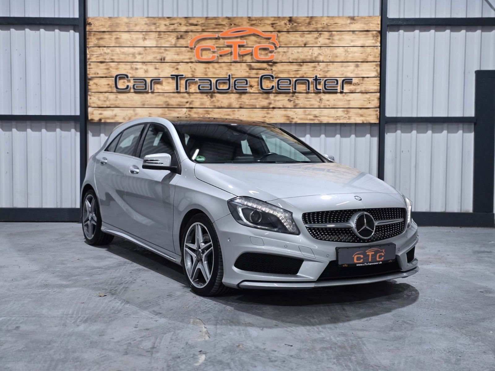 Fahrzeugabbildung Mercedes-Benz A250 AMG-Line/Panorama/Navi/8fach/TÜV-NEU
