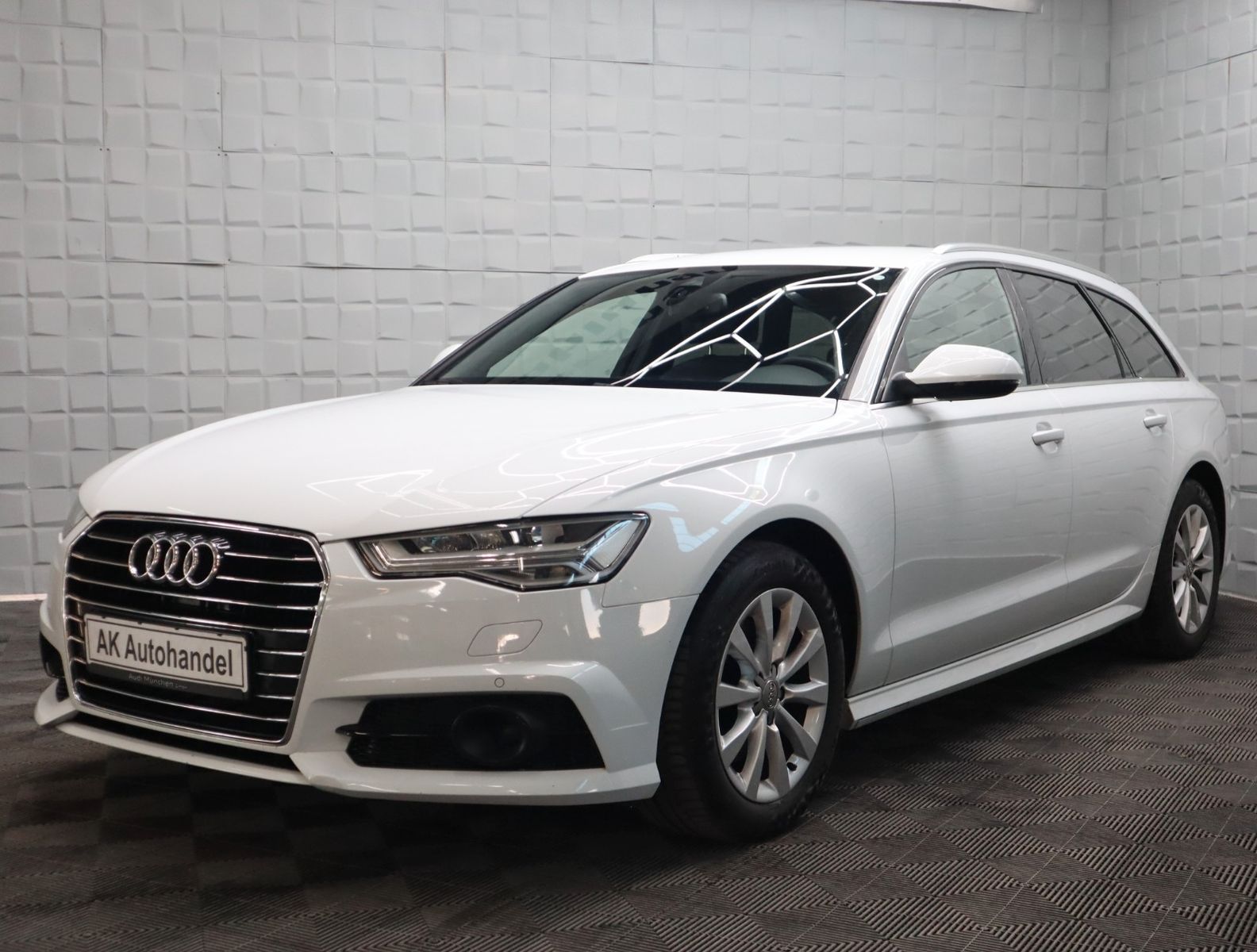AUDI A6 Avant2.0TDI Ultra LED Navi Alcantara PDC SHZ