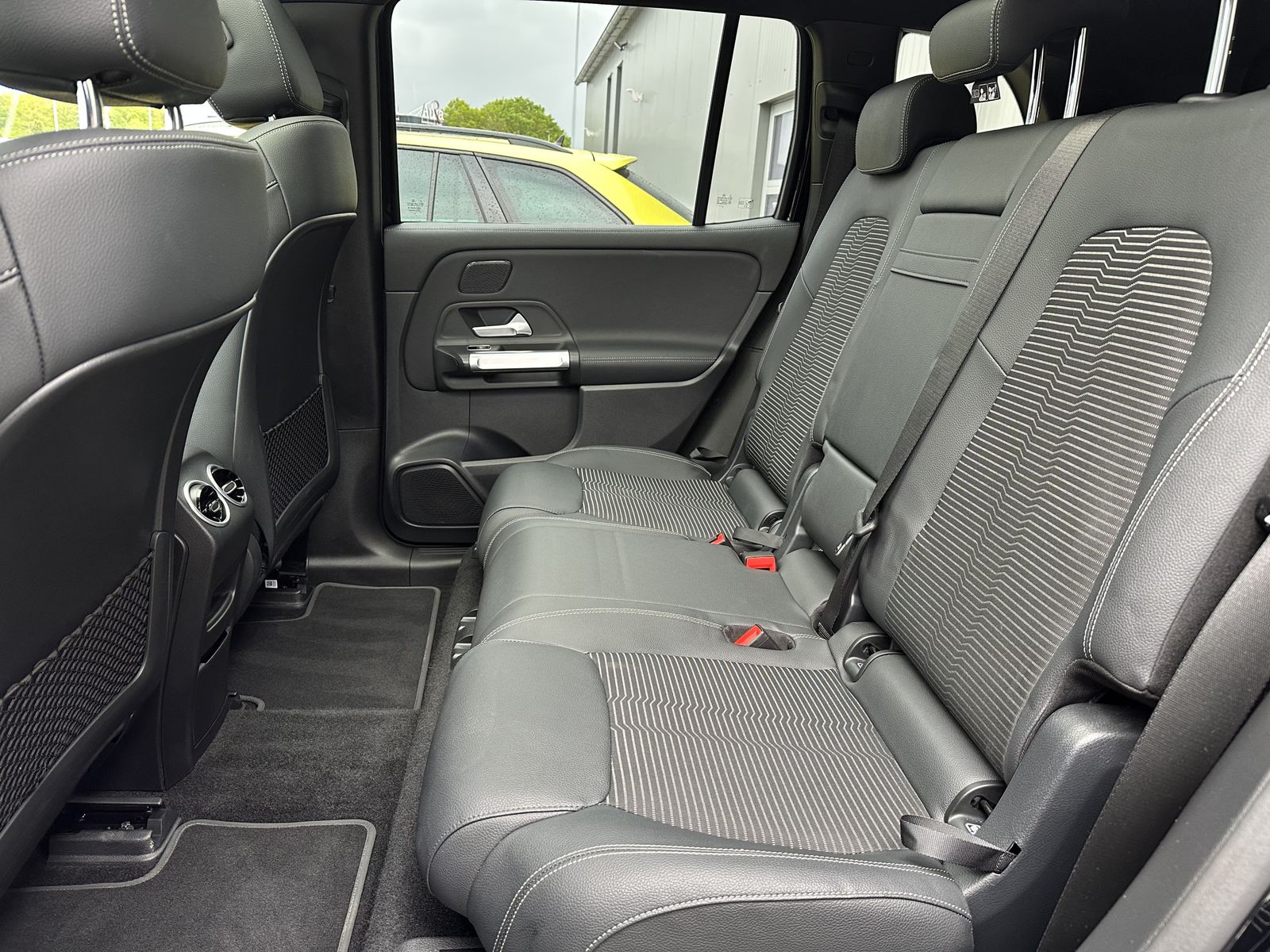 Fahrzeugabbildung Mercedes-Benz EQB 250 Progressive NAV+LED+KAMERA+PANO+VCOCKPIT