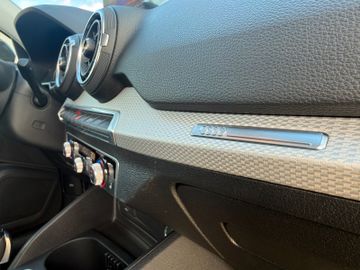 Audi Q2 35 TFSI basis 7-Gang S tronic|Kamera|Navi|LED