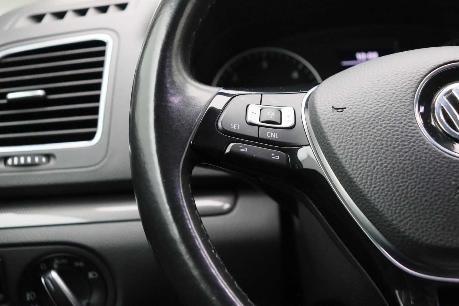 Fahrzeugabbildung Volkswagen Sharan 2.0 IQ.DRIVE ACC NAVI AHK R-Kamera