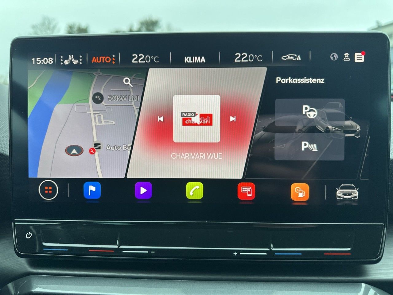 Fahrzeugabbildung CUPRA Leon Sportstourer 2.0 TSI 245 PS DSG - mit KI generiert/bearbeitet