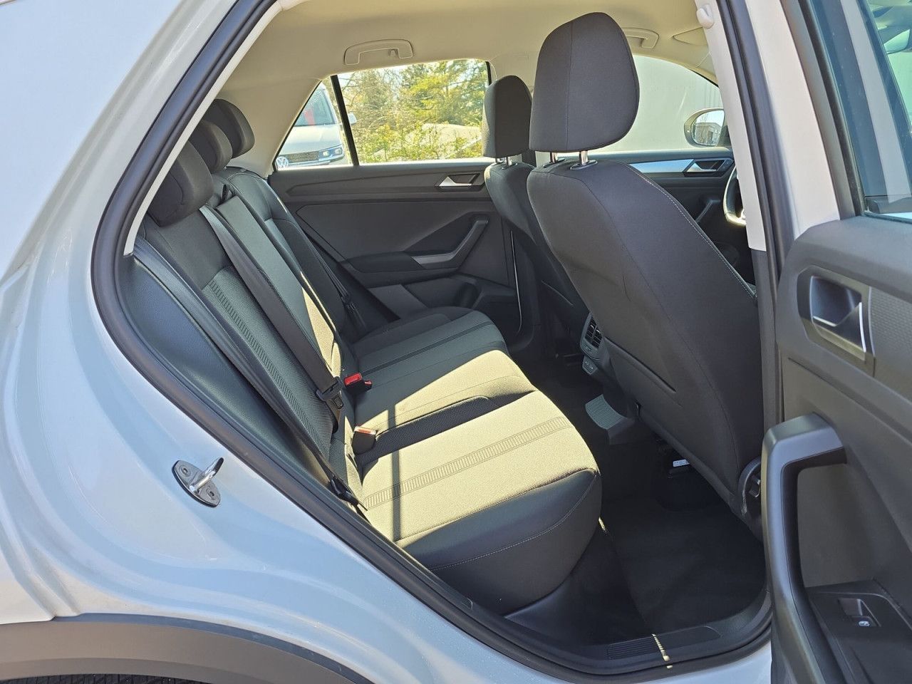 Fahrzeugabbildung Volkswagen T-ROC Life 1.0 Life BT085 TSIM6F, AHK