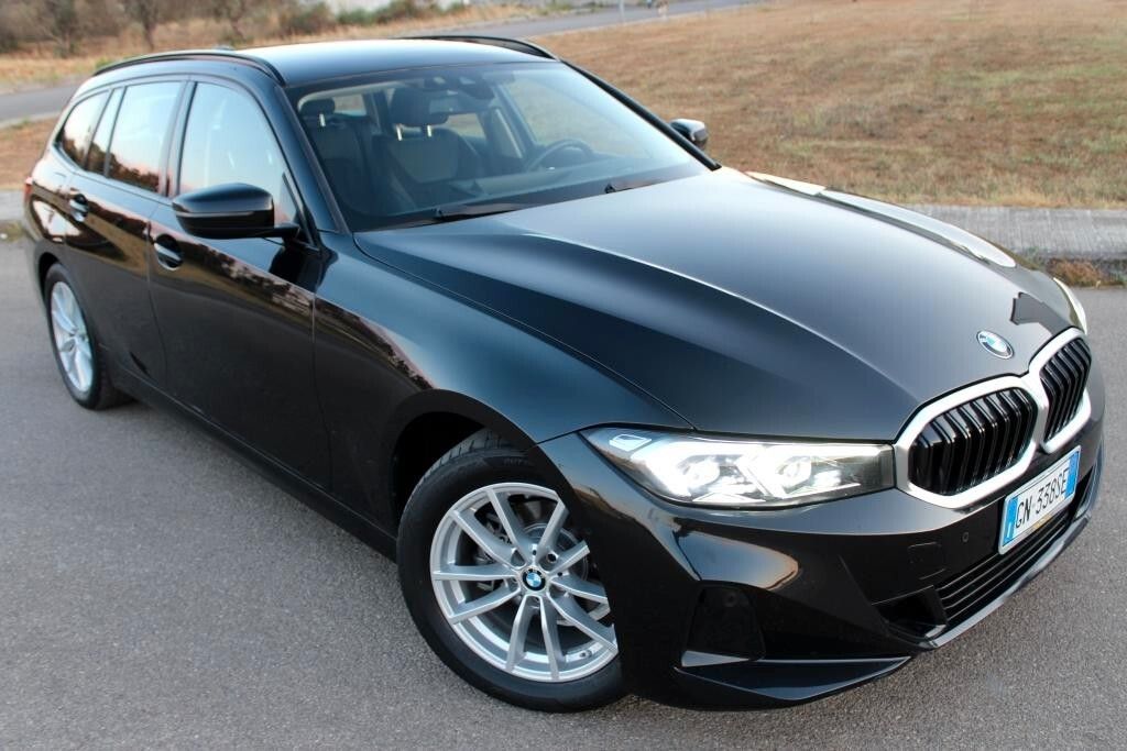 BMW Serie 3 Touring 318 d Aut. *Luci Ambiente imagem 3