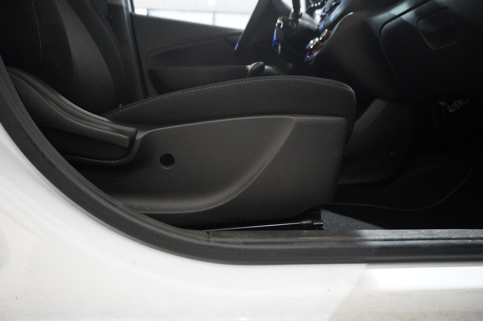 Fahrzeugabbildung Opel Karl 1.0 EDITION 5-TÜR KLIMA/USB/TEMP./BT