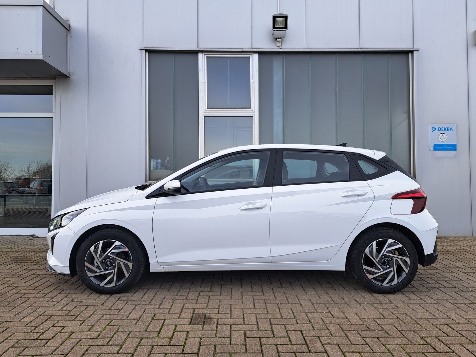 Fahrzeugabbildung Hyundai i20 1.2 NAVI ALU WINTERPAKET KAMERA KLIMA