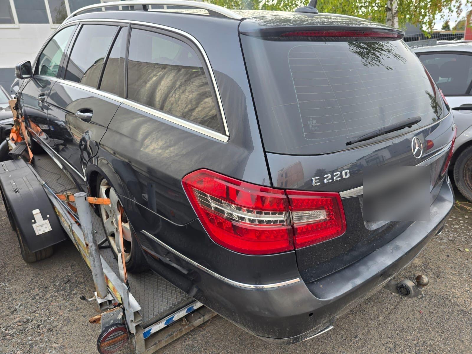 Mercedes-Benz 220 2012 — rear view