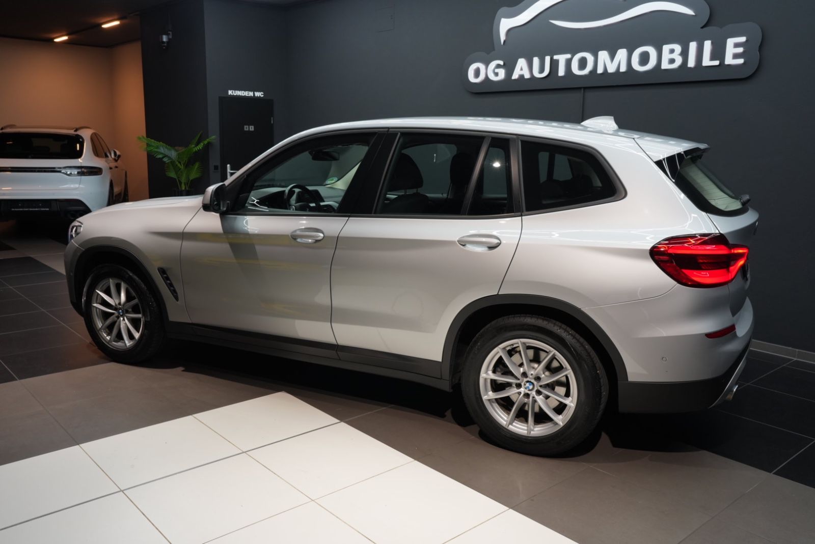 BMW X3 xDrive 20 d Advantage*AHK*KAMERA*HEADUP*LED foto 5