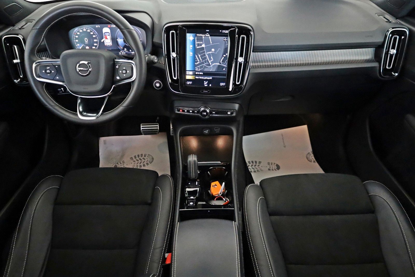 Fahrzeugabbildung Volvo XC40 R Design T.Leder,Navi,LED,Kamera,Apple CarP