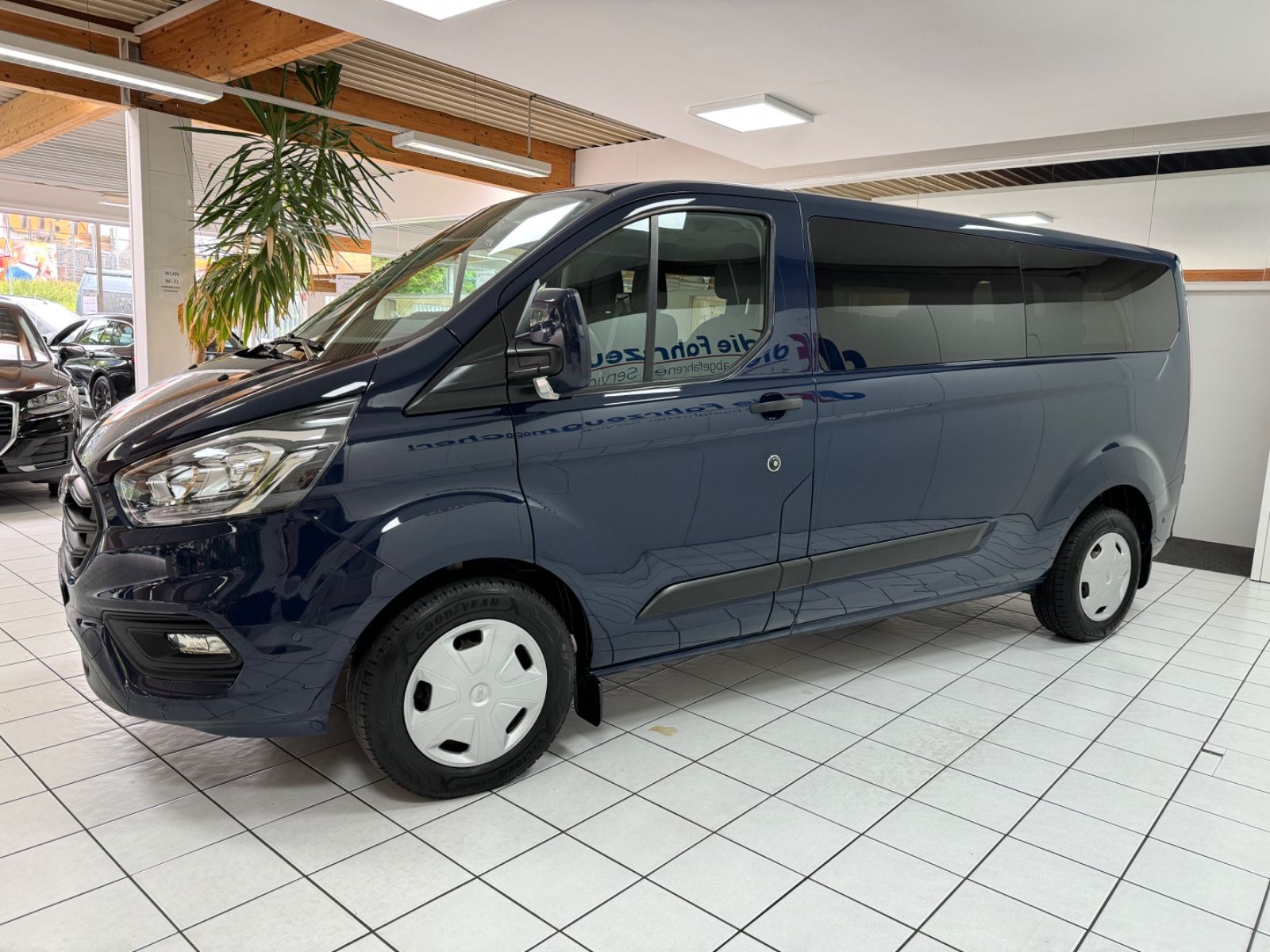 Fahrzeugabbildung Ford Transit Custom Kombi 320 L2 Trend