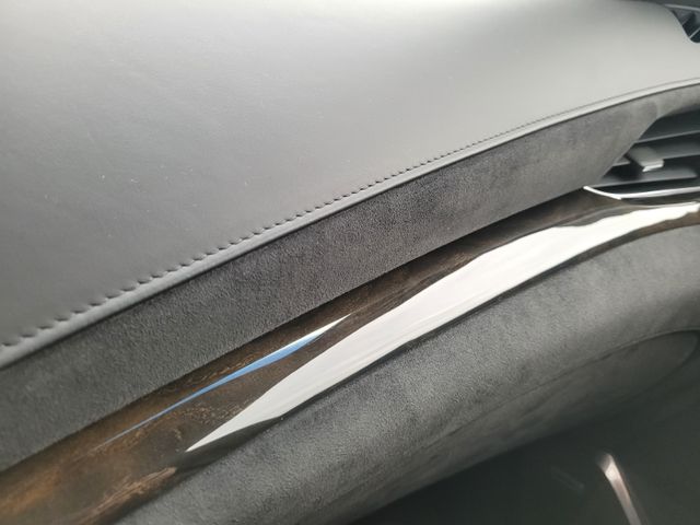 Fahrzeugabbildung Cadillac Escalade 6.2 V8 Platinum ESV/Deutsch/Bestzust.