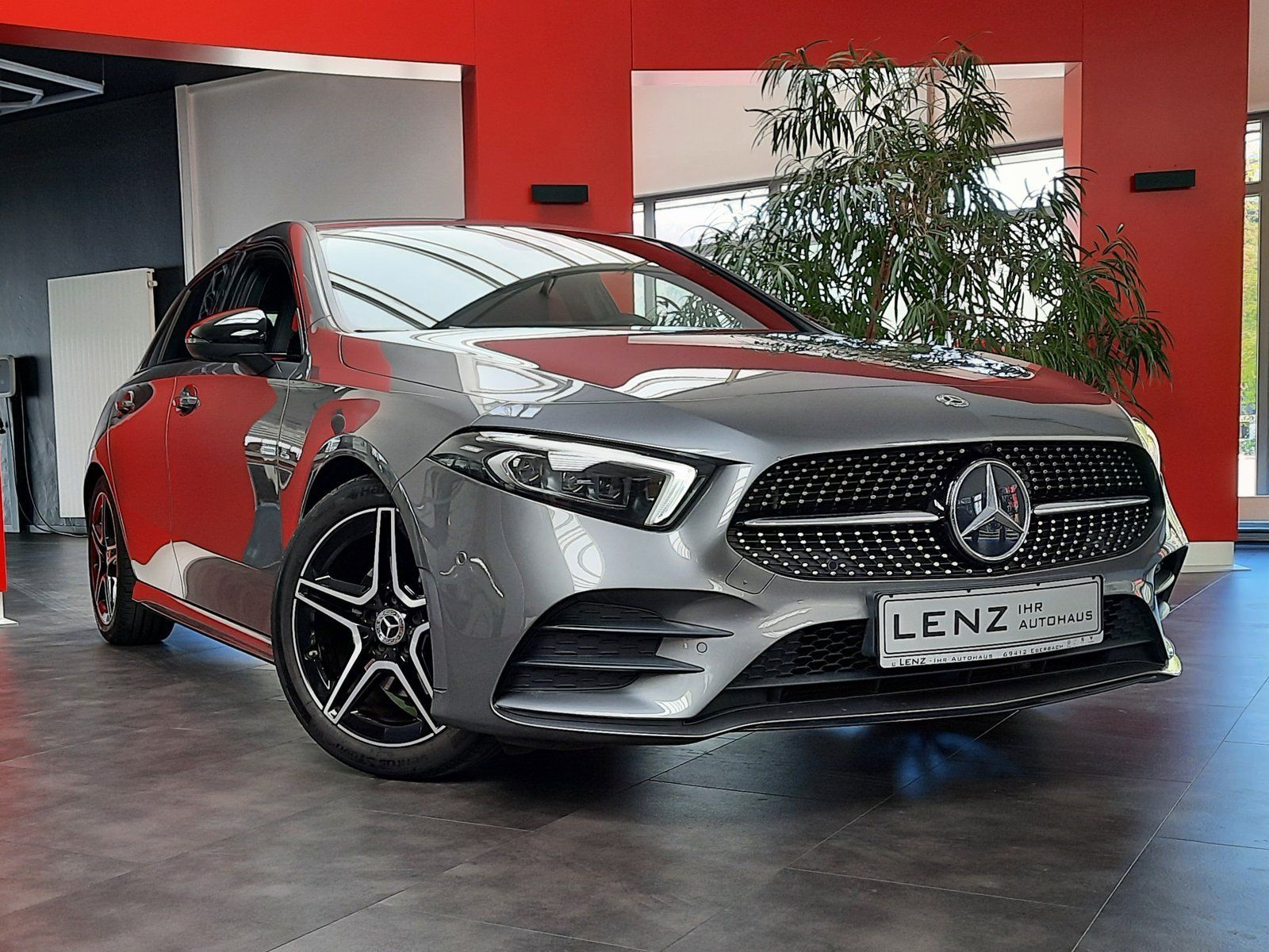 Fahrzeugabbildung Mercedes-Benz A 180 AMG-Line *LED*Navi*AHK*Cam*Sitzhzg*PDC*