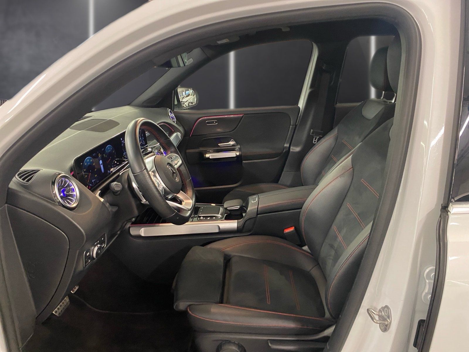 Fahrzeugabbildung Mercedes-Benz GLB 250 4M AMG*AHK*MultiBeam*Kamera*Easy-Pack*