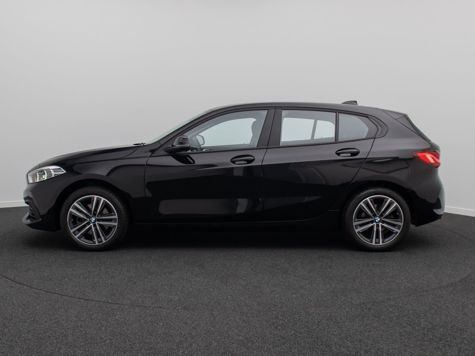 Fahrzeugabbildung BMW 118i Sport Leder HUD DAB Kamera AHK Memory LED