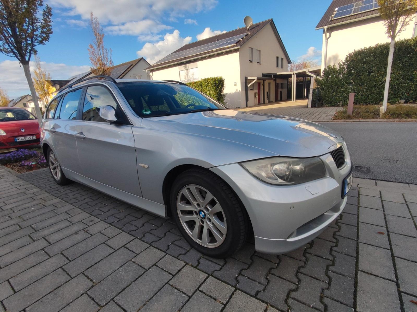 BMW 325 2007 — салон