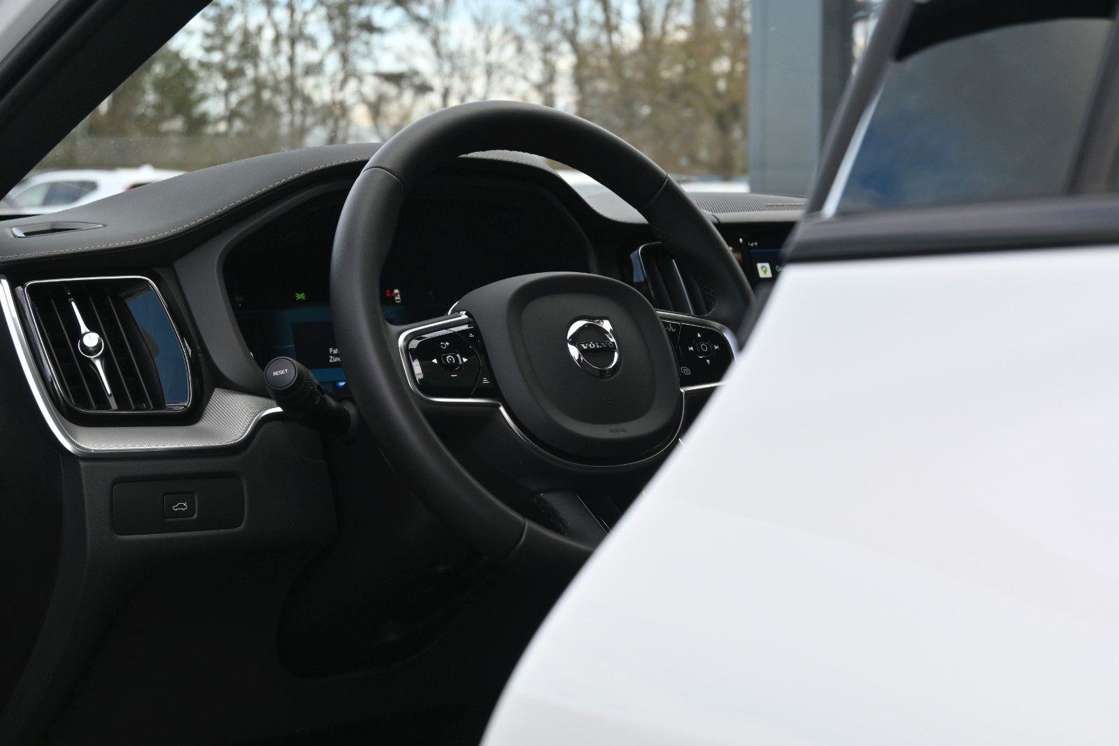 Fahrzeugabbildung Volvo XC60 B4 Ultimate Dark AWD*LUFT*360°*SDTHZG*LED