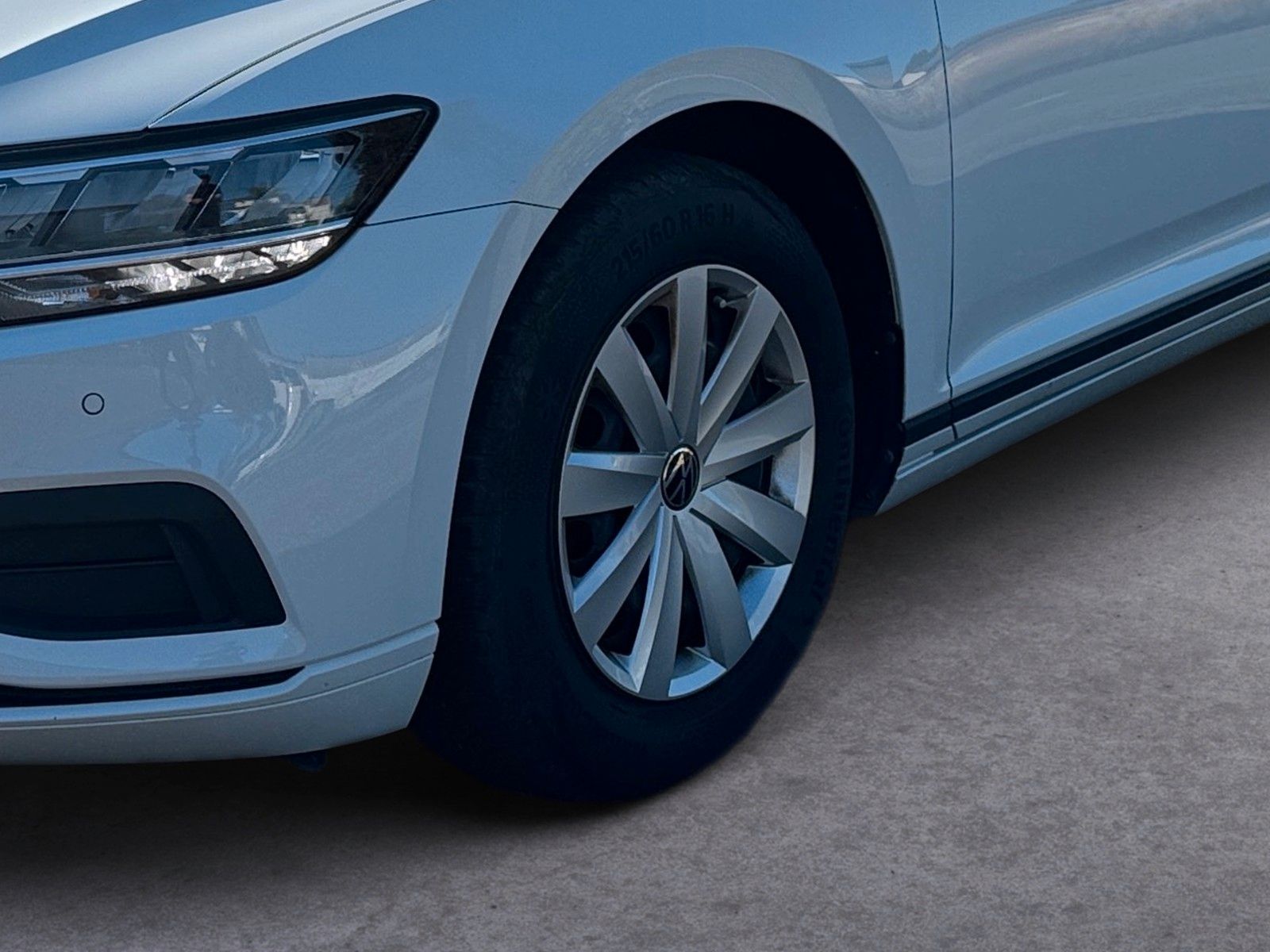Fahrzeugabbildung Volkswagen Passat Variant Conceptline 1.5 TSI