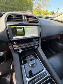 Jaguar F-Pace - 12