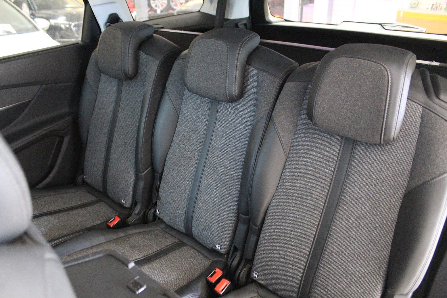 Fahrzeugabbildung Peugeot 5008 Allure 1.2T NAVI/PDC/T-LEDER/TEMPOMAT
