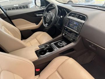 Jaguar F-Pace - 10