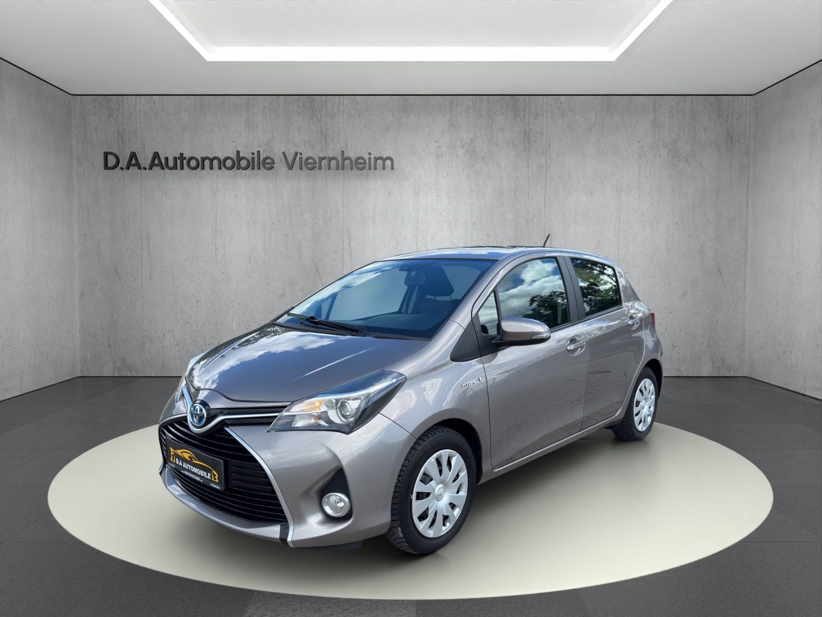TOYOTA Yaris