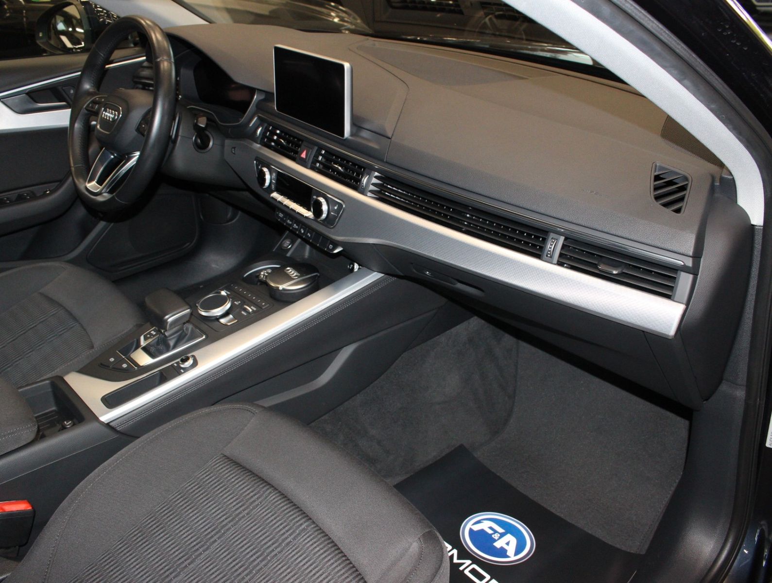 Fahrzeugabbildung Audi A4 Limousine design ultra 1. Hand*HUD*ACC*TOP