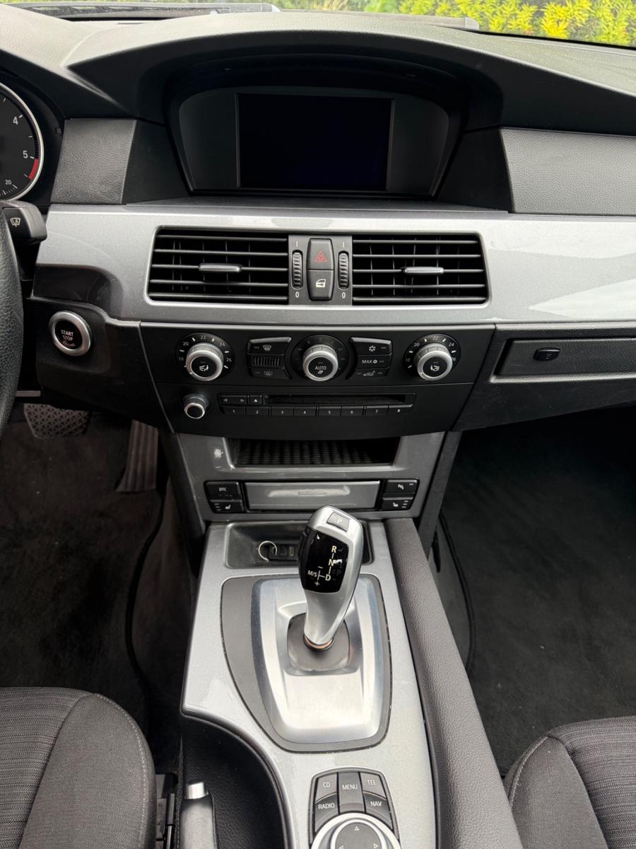 BMW 520 2010 — photo 29
