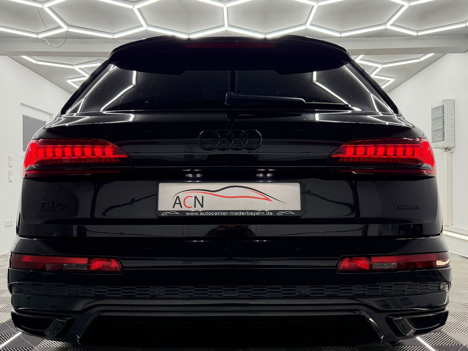 Fahrzeugabbildung Audi Q7 50 TDI Quattro S LINE/BOSE/MEMORY/HuD/7-SITZE