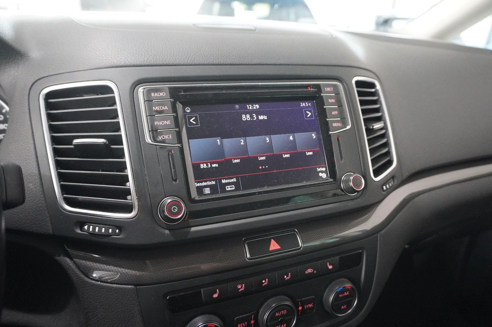 Fahrzeugabbildung Volkswagen Sharan 1.4 TSI JOIN NAVI/SHZ/SPORT/PDC/NEBEL/AHK