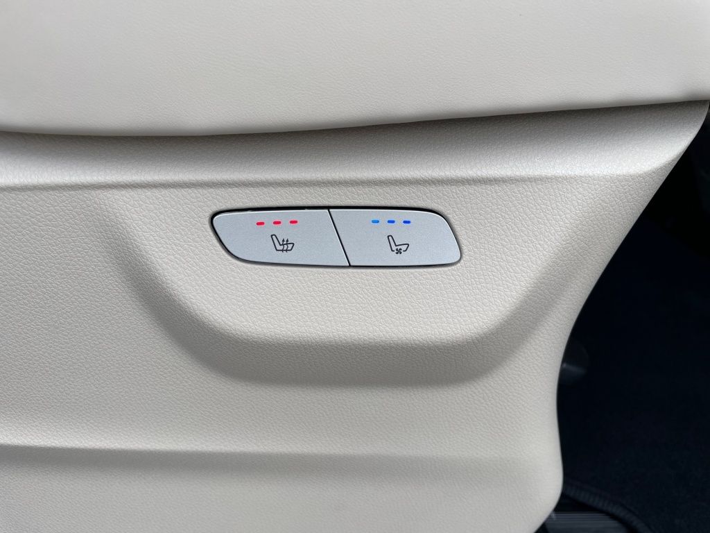 Fahrzeugabbildung Mercedes-Benz V 300 d Avantgarde extralang 4x4 Mittelkonsole,