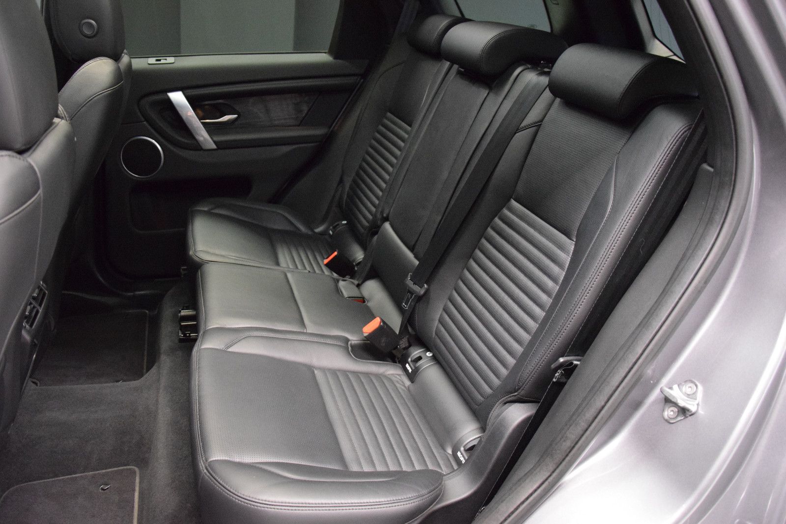 Fahrzeugabbildung Land Rover Discovery Sport AWD Pano Leder 360° LED PDC Totw
