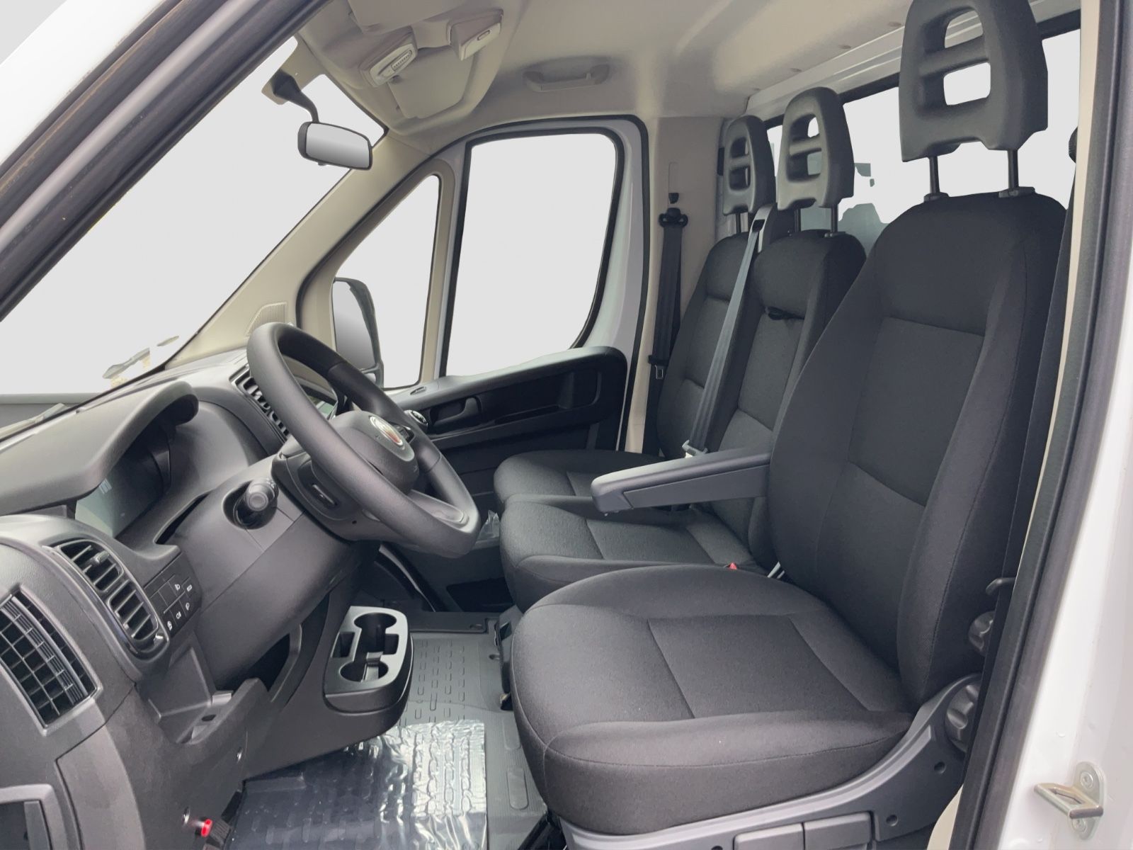 Fahrzeugabbildung Fiat Ducato L5 180 MJ Koffer mit LBW Navi Klima