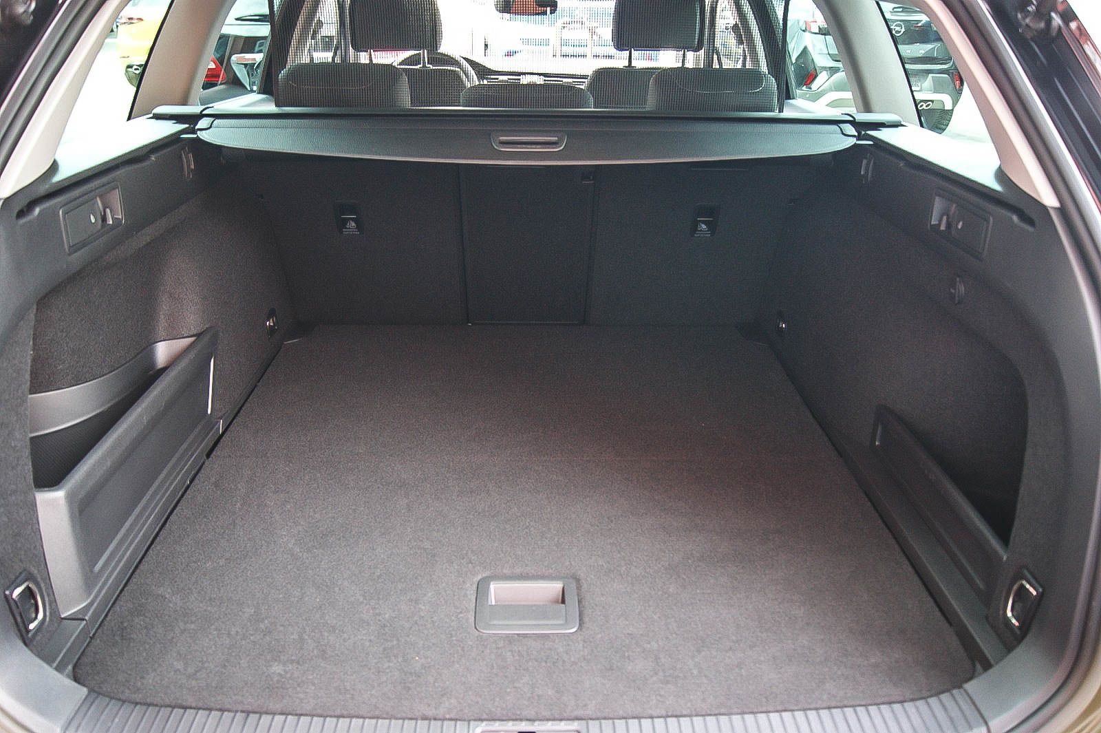 Fahrzeugabbildung Volkswagen Passat Variant GTE MATRIX-LED IQ.DRIVE ACC 1HAND