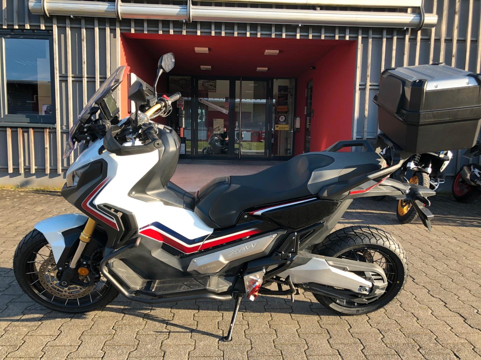 Honda X-ADV 750 *Topcase + Akrapovic + Sturzbügel*
