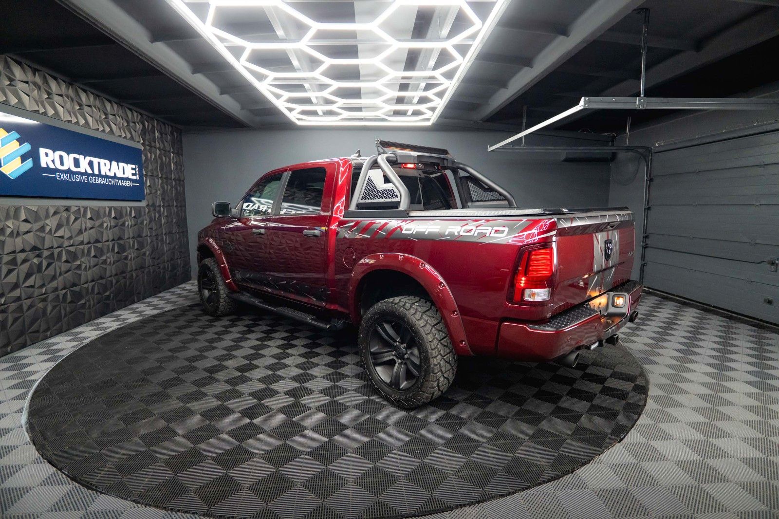 Fahrzeugabbildung Dodge RAM 5.7 V8 HEMI 4x4 OFFROAD Night-Paket *LED*AHK