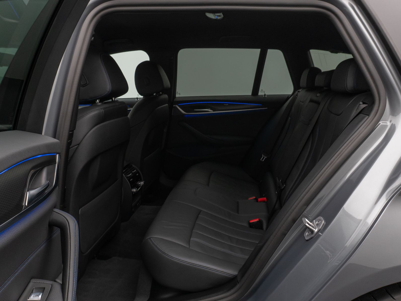 Fahrzeugabbildung BMW 530d M Sport Kamera Laser HUD DAB HiFi Komfort