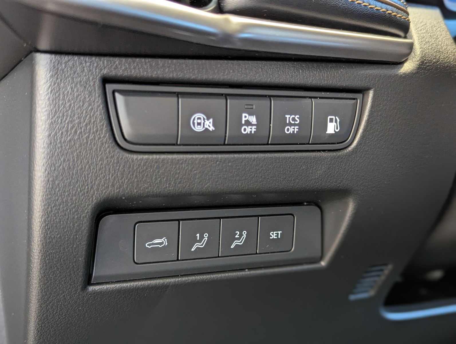 Fahrzeugabbildung Mazda CX-80 2.5 SKYACTIV PHEV 327 HOMURA+ 7-Sitze Pano