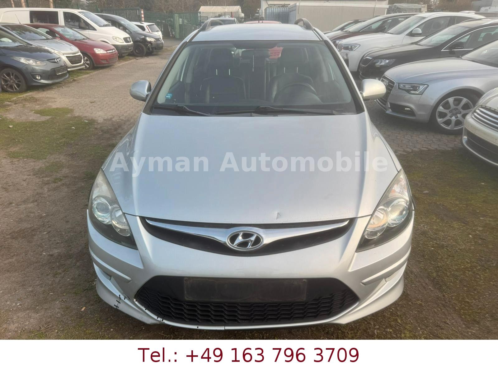 Hyundai i30 CW blue 1.6 CRDi 66 kW Classic