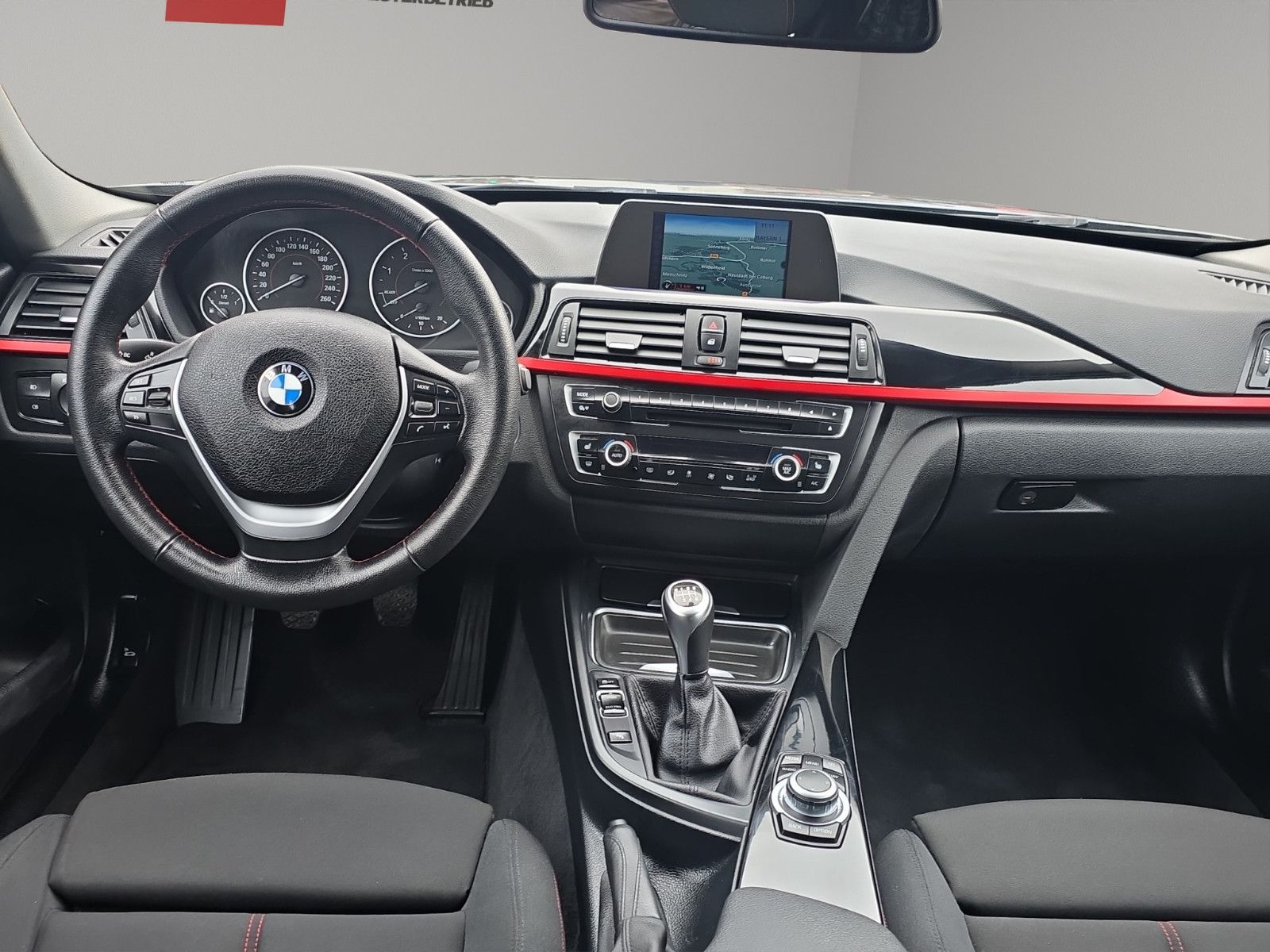 Fahrzeugabbildung BMW 318d Touring Sport Line Navi PDC Elktr.Heckklapp