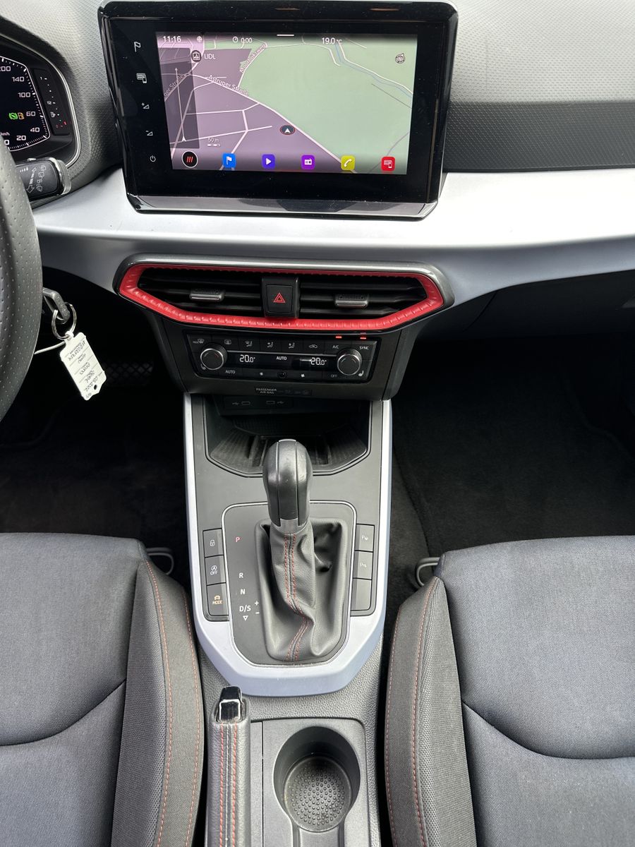 Fahrzeugabbildung SEAT Arona 1.5 TSI DSG FR NAV+LED+BEATS-AUDIO+VCOCK