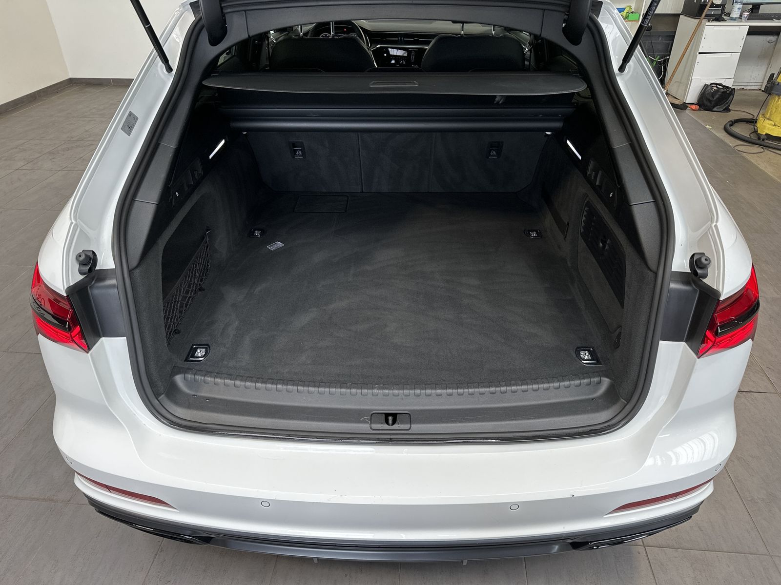 Fahrzeugabbildung Audi A6 Avant 55 TFSI e Qu S-Line NAV+LED+ACC+KAMERA