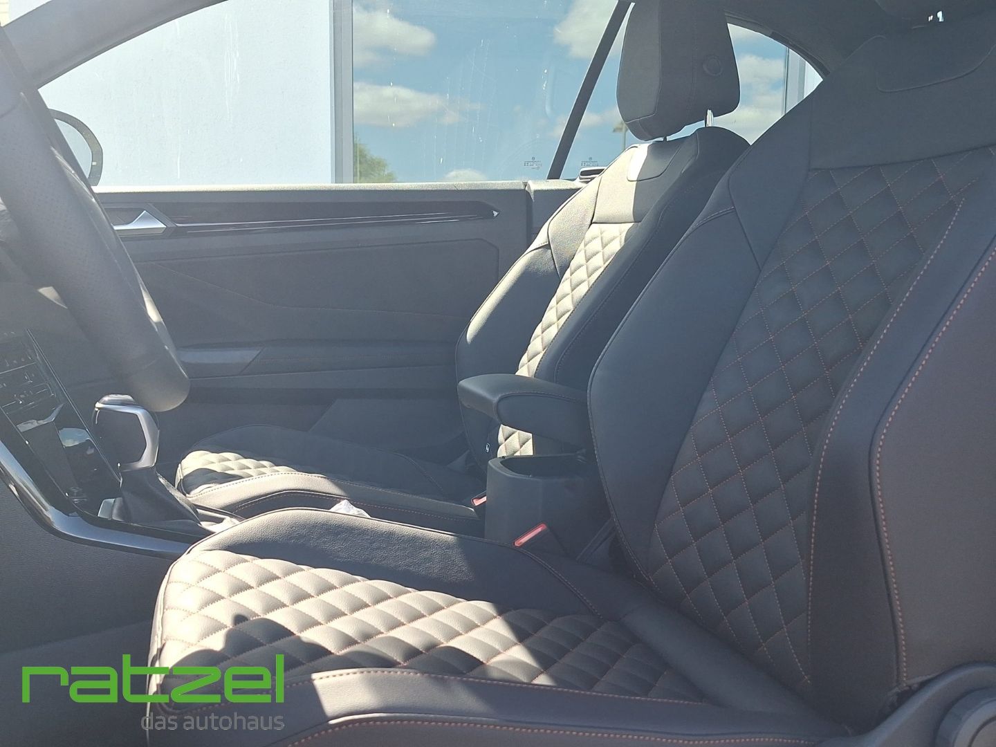 Fahrzeugabbildung Volkswagen T-Roc Edition Karmann 1.5TSI DSG Standh.+LED+PDC