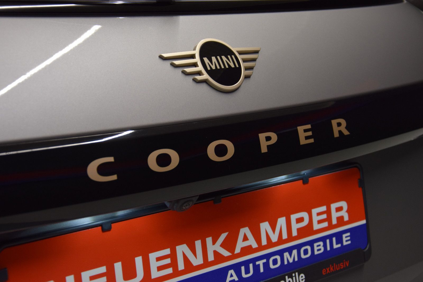 Fahrzeugabbildung MINI CooperCOOPER Mini 3-trg. Favoured Trim HUD Leder